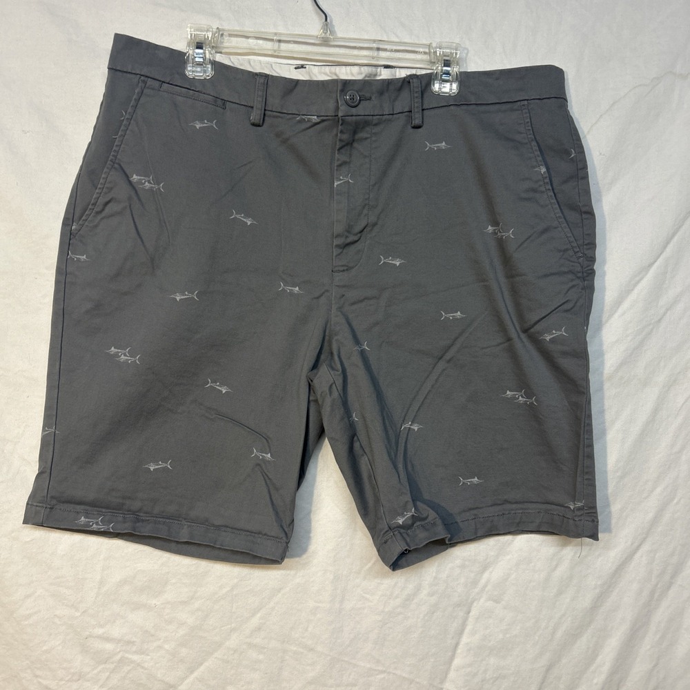 Old Navy Ultimate Slim Fit Men's Size 40 Gray Fish‎ Shorts